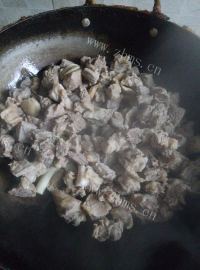 热腾腾的红烧牛肉做法图解4)
