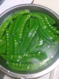 家常菜五花肉炒荷兰豆做法图解4)