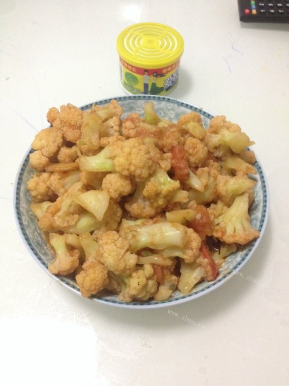 营养丰富的西红柿炒菜花