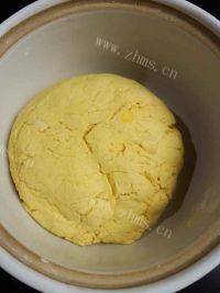 口感极佳的玉米饼做法图解4)