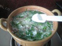 养颜的菠菜猪肝粥做法图解10)