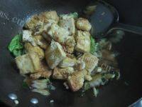回味无穷的蚝油烧豆腐做法图解10)