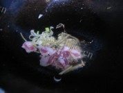 清淡的豆芽炒肉做法图解4)