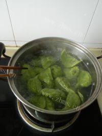 美味的菠菜素馅水饺做法图解17)