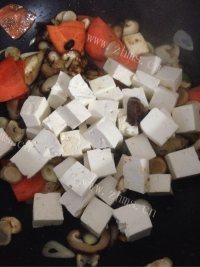 色味俱佳的炖豆腐做法图解5)