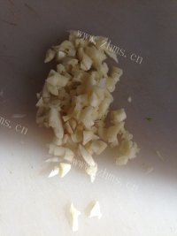 素食蒜粒西兰花做法图解2)