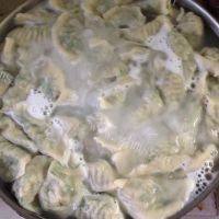 自己做的芹菜猪肉水饺做法图解7)