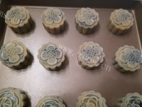 著名的豆沙蛋黄广式月饼做法图解9)