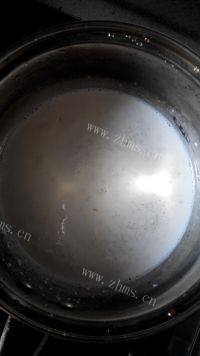 自制牛奶燕麦粥做法图解3)