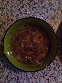 家常菜皮蛋豆腐做法图解4)