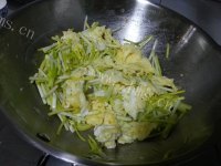 家常菜蒜黄炒鸡蛋做法图解8)