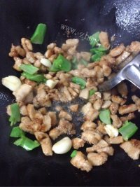 回味无穷的宫保鸡丁做法图解9)