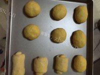 自制胡萝卜餐包做法图解6)