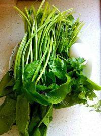 美味的菠菜丸子汤做法图解1)