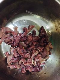 美味的热拌腰花做法图解5)