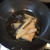 香喷喷的鱼头豆腐汤做法图解4)