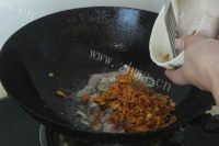 营养的虫草猪肉炒木耳做法图解9)