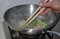 「老爸下厨」黄瓜炒肉做法图解4)
