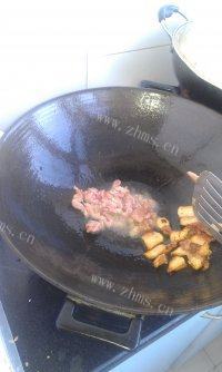 家常菜青椒炒猪肉做法图解5)