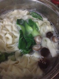 色香味俱全的油泼面做法图解4)