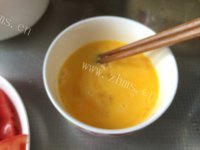热腾腾的西红柿炒蛋做法图解2)