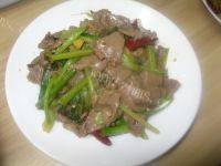家常菜芹菜炒牛肉
