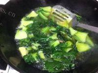 营养丰富的青菜豆腐汤做法图解3)