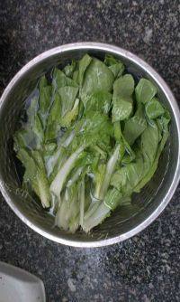 口感极佳的小白菜烧豆腐做法图解2)
