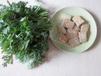 家常菜茼蒿炒豆腐做法图解2)