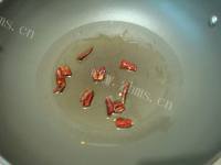 开胃酸腌菜炒蚕豆做法图解3)