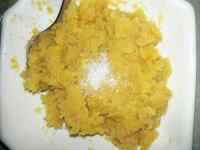 垂涎欲滴的芝士焗番薯做法图解4)
