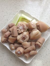 美味的红烧猪尾做法图解5)