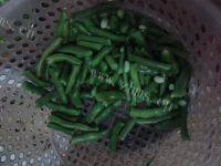 开胃的豆角炒肉做法图解2)