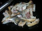 美味的萝卜焖大头鱼做法图解7)