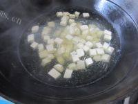 十分诱人的香椿拌豆腐做法图解7)