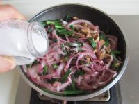 营养食品洋葱韭菜炒鸭脯肉做法图解9)