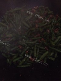 诱人的干煸豆角做法图解9)