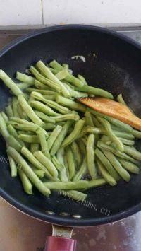 家常炖豆角做法图解4)