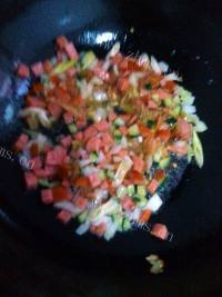 美味的辣白菜炒饭做法图解2)