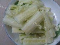 绿色食物之凉拌黄瓜做法图解1)