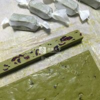 色泽鲜亮的抹茶牛轧糖