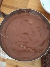 诱人的巧克力慕斯蛋糕做法图解9)