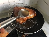 炖肘子做法图解6)