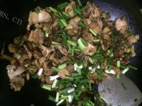 珍馐美味的酸菜炒肉做法图解9)