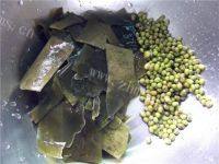 自制海带绿豆排骨汤做法图解1)