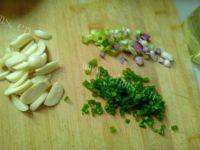 家常虾香青菜鸡蛋面做法图解1)