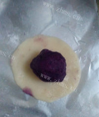 美味的紫薯冰皮月饼做法图解11)