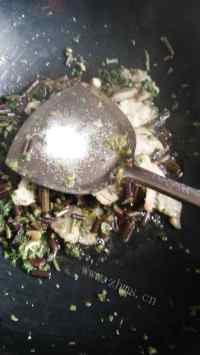 色泽鲜艳的野菜炒肉做法图解9)