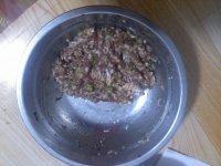 口感不错的猪肉馅饺子做法图解2)