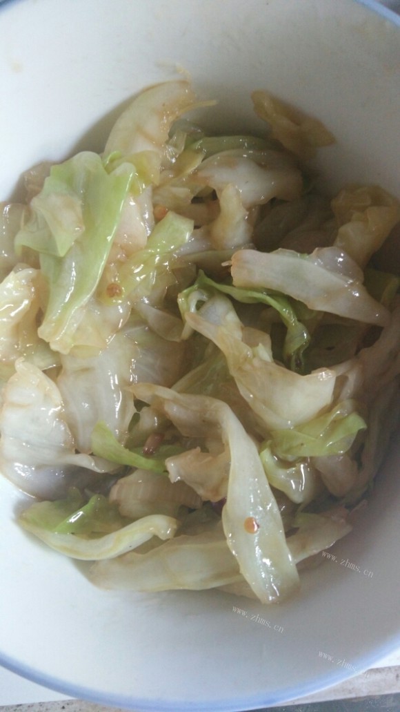 营养丰富的手撕包菜